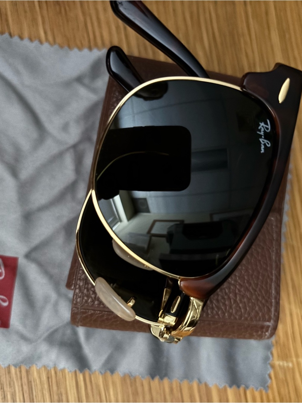 Ray-Ban Clubmaster Sunglasses Tortoise Frame with Dark Green Lenses - Picture 3 of 3